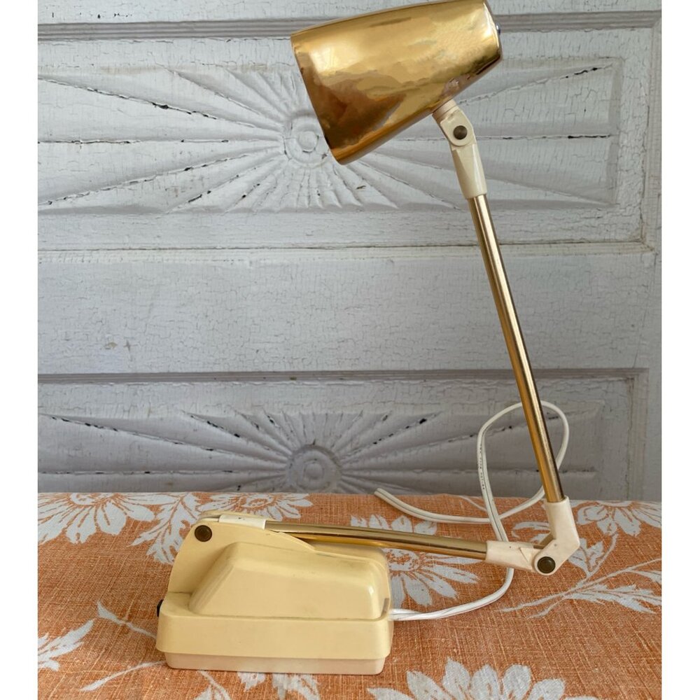 Vintage MCM Cygnet-Lite Model X317 Yellow gold Folding Desk Lamp - Picture 3 of 16